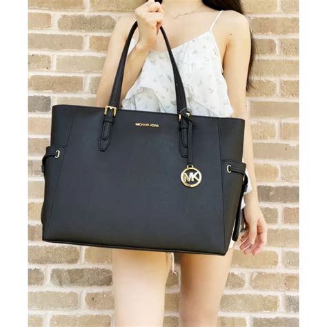 michael kors gilmore tote|Michael Kors gilly large tote.